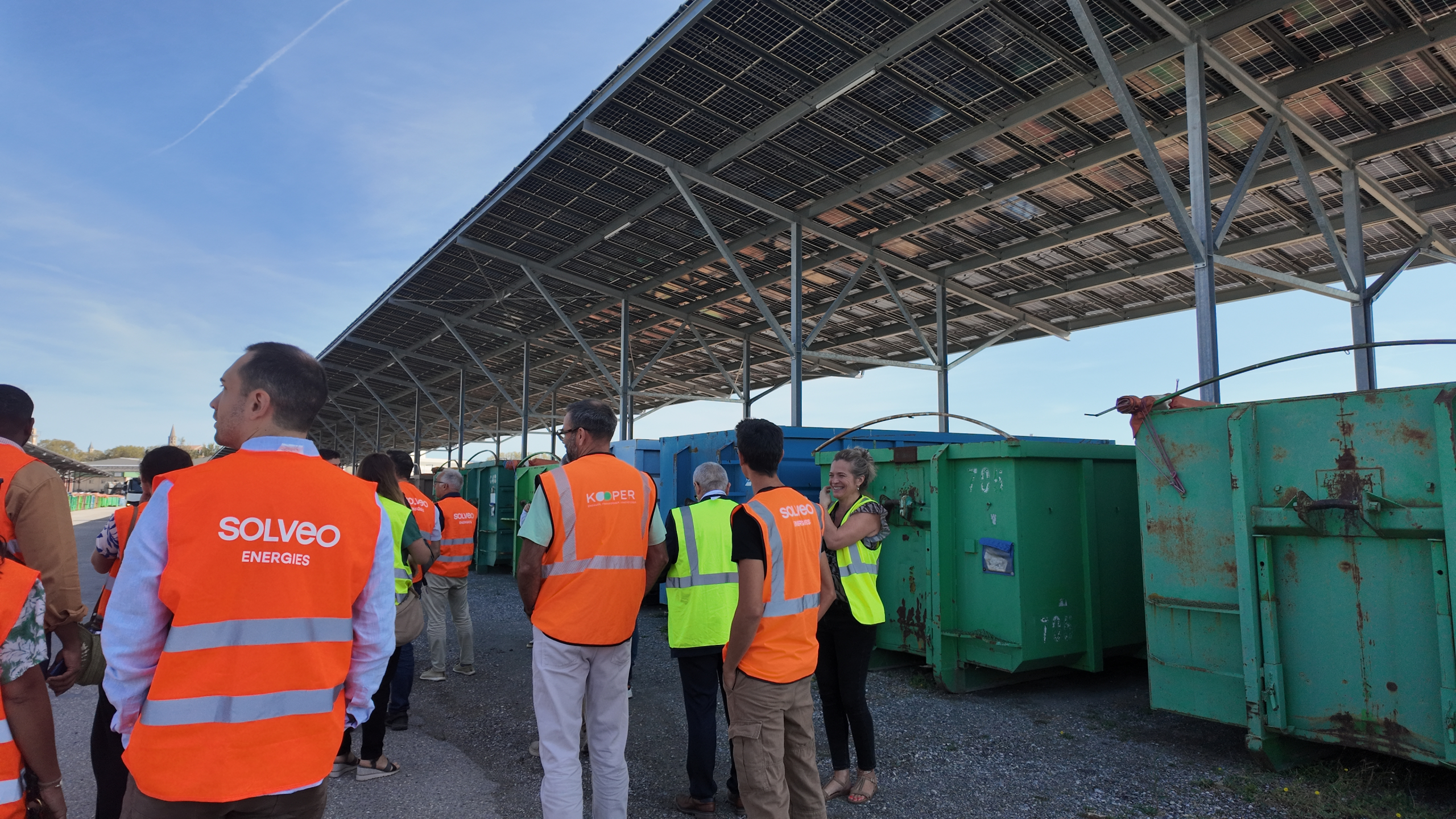 Vue aérienne des installations photovoltaïques du site d'Arterris à Castelnaudary