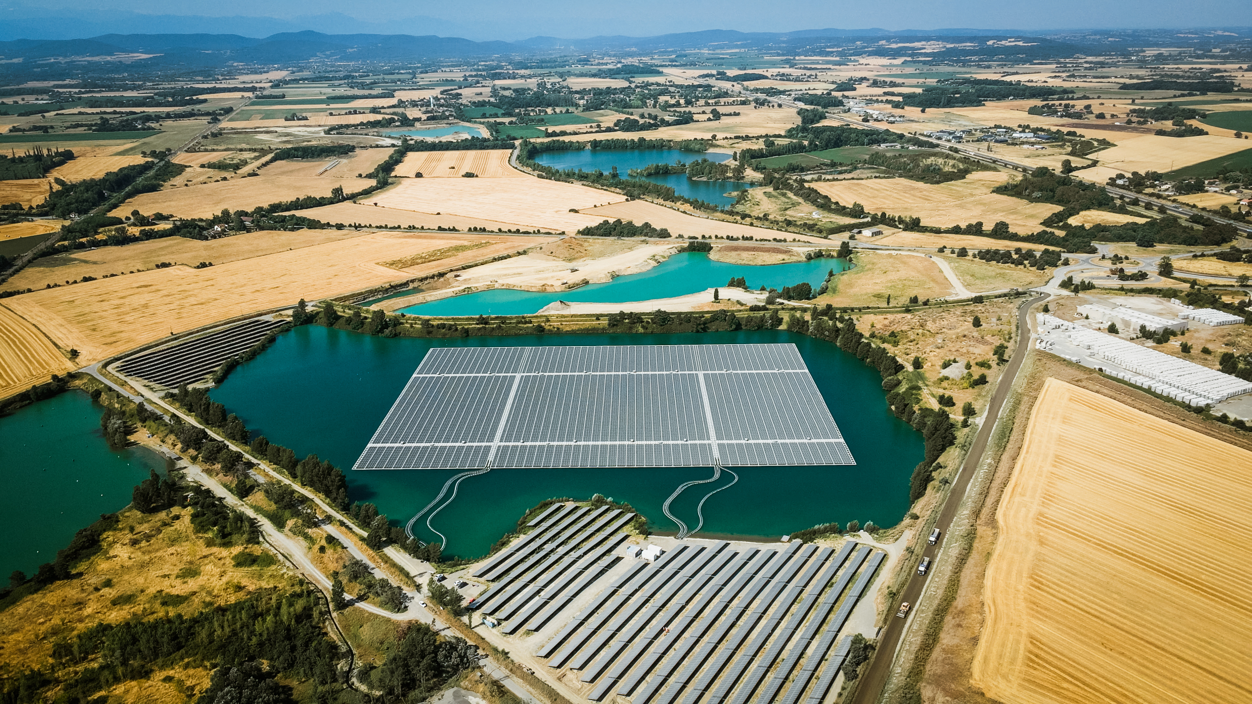 Vue aérienne de la centrale photovoltaïque de Saint-Élix-le-Château